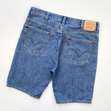 Load image into Gallery viewer, Levi’s 505 Shorts W38