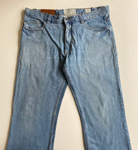 Load image into Gallery viewer, Timberland Jeans W34 L32
