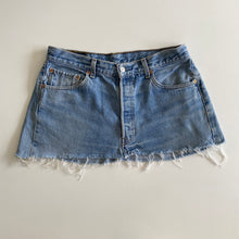 Load image into Gallery viewer, 90s Levi’s mini skirt
