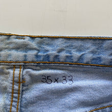 Load image into Gallery viewer, Levi’s Jeans W35 L33