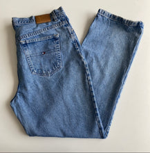 Load image into Gallery viewer, Tommy Hilfiger Jeans W28 L34