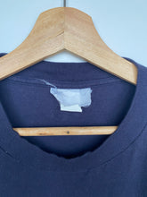 Load image into Gallery viewer, Printed ‘Hawaii’ t-shirt (XL)